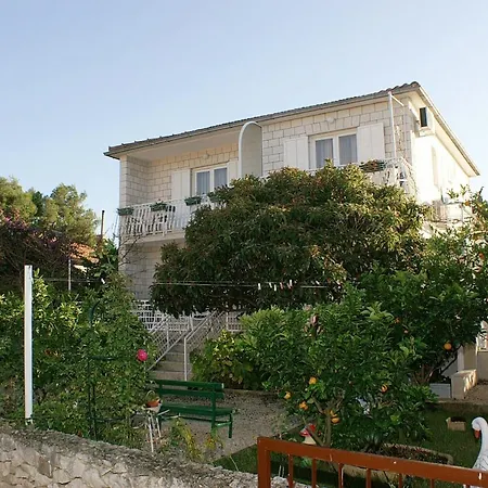 Apartamento With A Parking Space Mirca, Brac - 730 Supetar