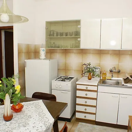 Апартаменты With A Parking Space Mirca, Brac - 730